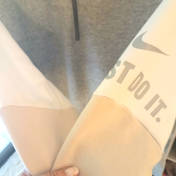 Women's S Nike pullover, color blocked NWOT - Picture 7 of 12